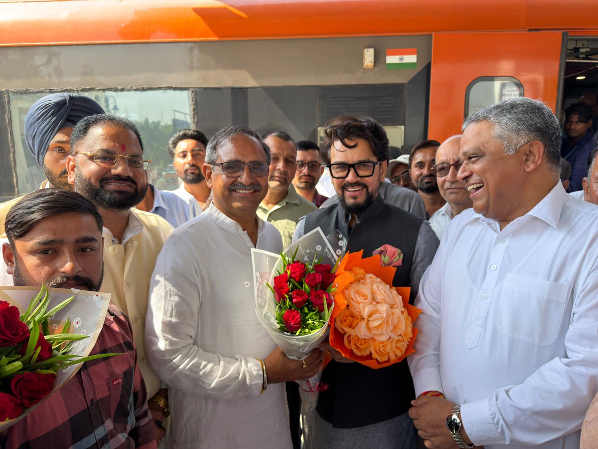Anurag_Office's tweet photo. आनंदपुर साहिब रेलवे स्टेशन पर श्री अनुराग सिंह ठाकुर का अभिनंदन… https://t.co/pChRjC20X2