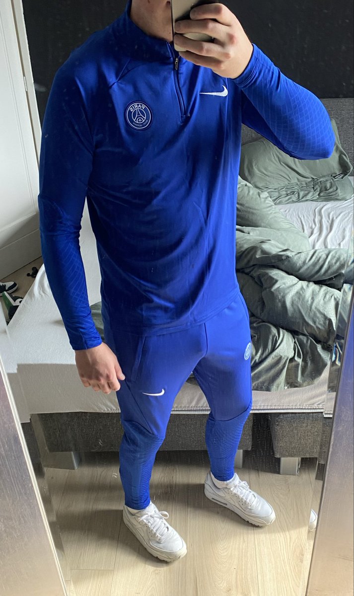 DrenchedKicks's tweet photo. Wanna see mee soaking this PAG soccer kit? Link in bio ๐.
#wetclothes #soccerkit #airmax90 #wetboy https://t.co/eDugZ41jcw