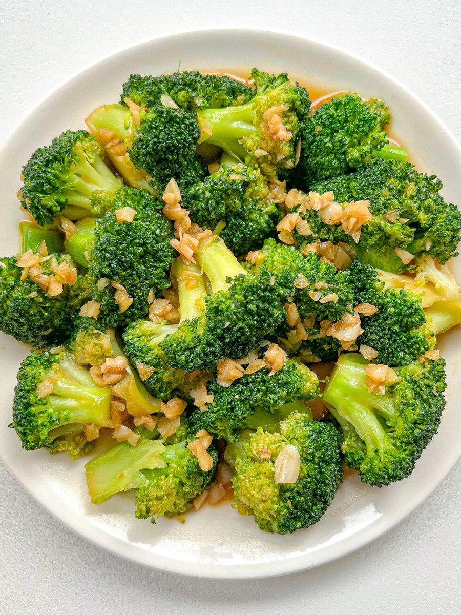 lanmv801730's tweet photo. This 10-minute garlic butter pan-fried salmon with steamed broccoli is my go-to quick and healthy weeknight dinner—flaky and full of flavor! https://t.co/wAg91MZVoC