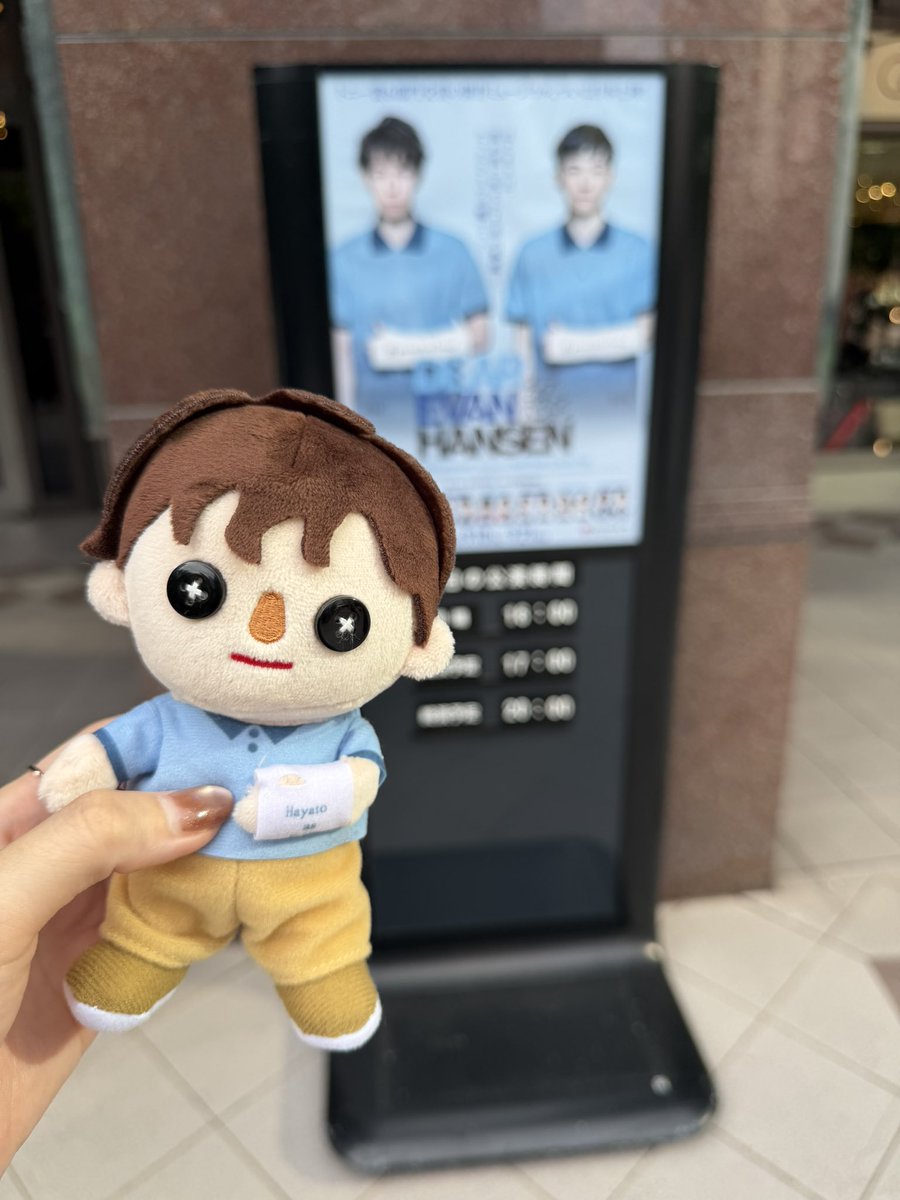 miya_199's tweet photo. 柿澤さん、いつの間にSincerely, Meで後転するようになったの？？
「♪写真送るよ 若葉の森の」から思いっきりごろーんって床友になるのは前からだったけど、「♪自然の魅力 気づくさ君も」でそのまま後転したんだが。自由すぎる。
#dearevanhansenjp https://t.co/sC7moUGmc2