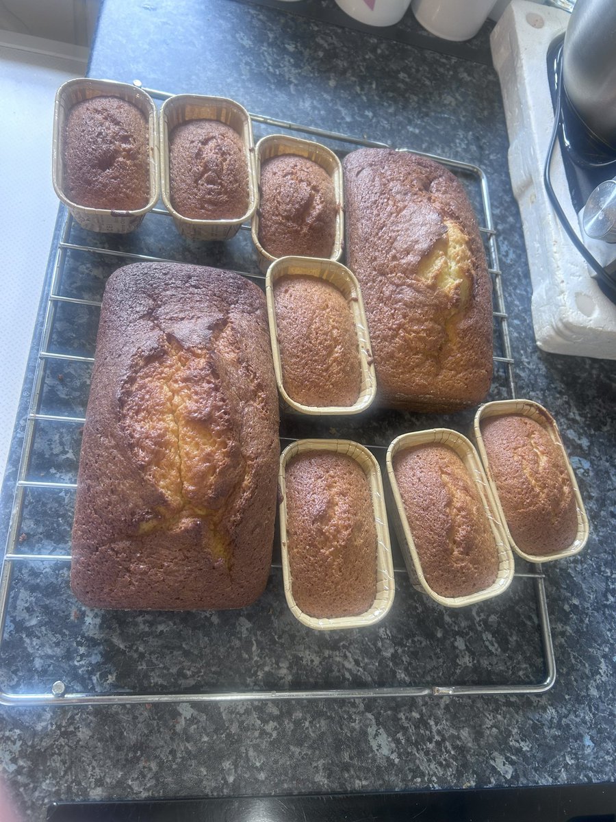 lynnpaterson17's tweet photo. Baking for the weekend! Hubby likes burnt Madeira cake with custard so I over baked them. I can wrap some and put them in the freezer as well, this kind of cake does really well in the freezer. So I’m looking forward to a nice pudding tonight 😊 https://t.co/ozabgM66z6