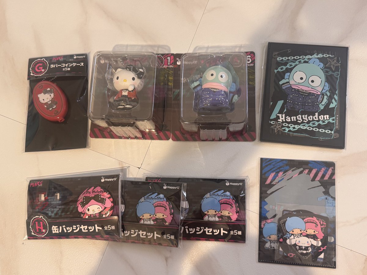 g64f4's tweet photo. HappyくじSanrio characters PUNKS Party 〜Halloween2026〜サンリオ ハッピーくじ 交換

【譲】
A賞 フィギュア:ハローキティ、ハンギョドン
F賞 スタンドミラー:ハンギョドン
G賞 ラバーコインケース:キティ
H賞 缶バッジセット:マイメロディ

【求】
シナモロールA,Dチェーンチャーム
過去シナモン https://t.co/mVIheDRoEL