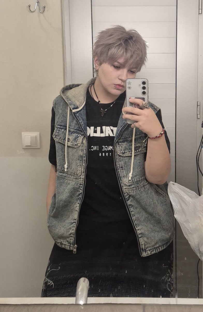 shishimatoi's tweet photo. antieyebrow piercing deldiremeyince bridge deldirdim sacim da sacladi bugun https://t.co/y97YCxMQeI