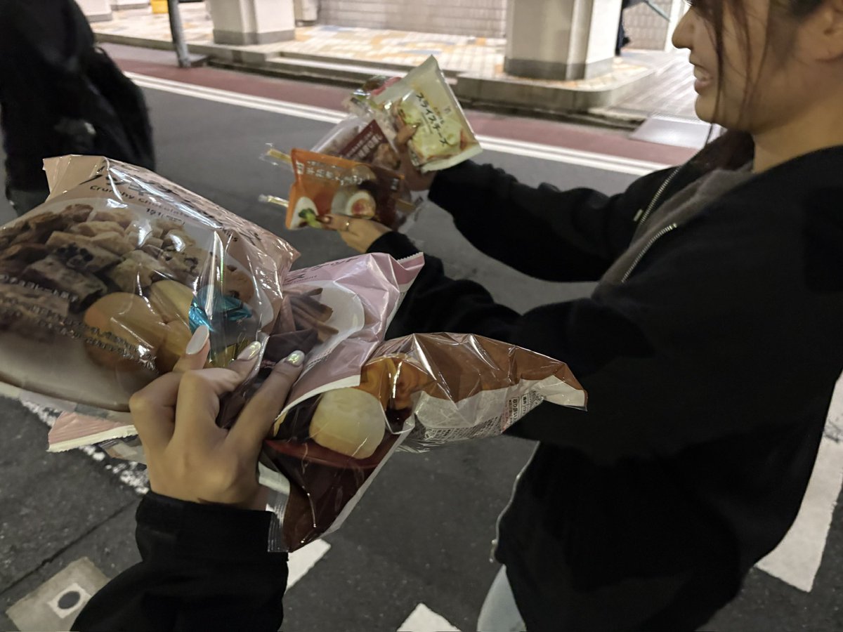 event21_nm's tweet photo. お疲れさまです！

スリランカのお土産のラーメンをみんなで作りました！
煮卵とチーズは大正解でした💯🧀

またしてみたいでふね🍜

#スリランカ土産 #イベント21 https://t.co/TkjQqZ5KlT