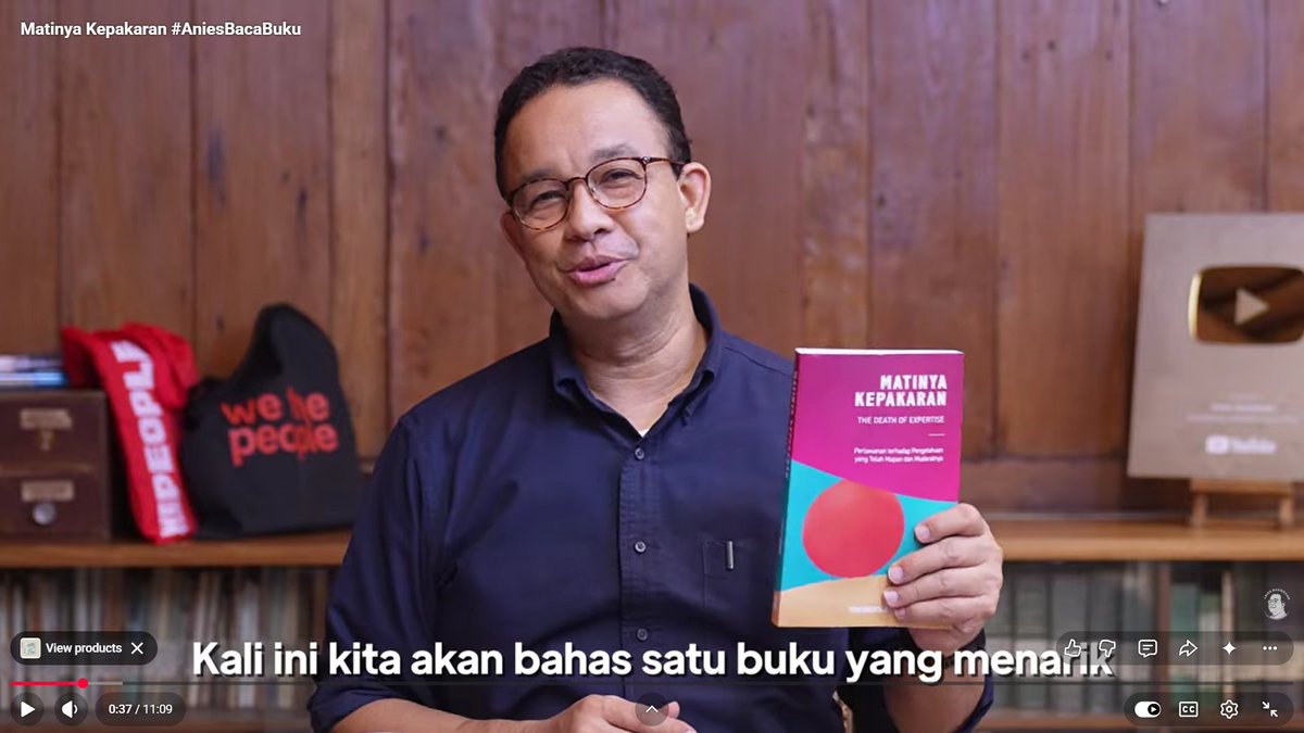 abulmuzaffar10's tweet photo. Begitu keluar video pakar pakar tapi goblok.

Mas Anies langsung bikin video "MATINYA KEPAKARAN"

Beliau review buku matinya kepakaran
Intinya sih:

- Banyak orang merasa pendapatnya setara dengan para ahli, padahal pengetahuannya terbatas
- Efek Dunning–Kruger, orang tahu sedikit biasanya terlalu percaya diri'
- Mana sekarang ada media sosial, semua orang bisa ngomong sehingga pendapat ahli bisa tenggelam
- Boleh aja kritik para ahli, tapi harus berbasis alasan dan bukti.

Nah kalau gue pribadi
Jujur, ngeri sama orang2 yang goblokin pakar.
Apalagi kalau dah berkuasa, waduh, kebijakannya jadi ga jelas nanti.