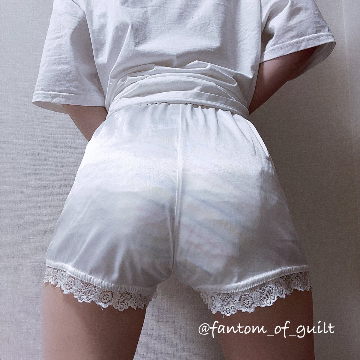 fantom_of_guilt's tweet photo. 今日は早くお仕事終わったから
お風呂に入ったよ🛀

リラックスタイム😌🫖

今日は夜遅くまで起きて、
勉強とかCandFans頑張る📓📸 https://t.co/Z9SC2CO22L