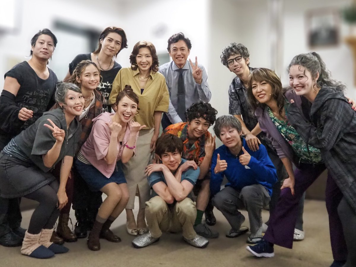 kounonana's tweet photo. 「 #ディアエヴァンハンセン 」、本日もご観劇ありがとうございました！🙇‍♀️✨
今日のチームで記念にパシャリ📸✨
（私は安蘭けいさん、瀬奈じゅんさん、木下晴香さん、瀬崎宙乃さんとラスト回でした🥲）

いよいよ明日は吉沢エヴァンチームの大千穐楽、
明後日は我ら柿澤エヴァンチームの大千穐楽です！ https://t.co/a1mmMdaCr2
