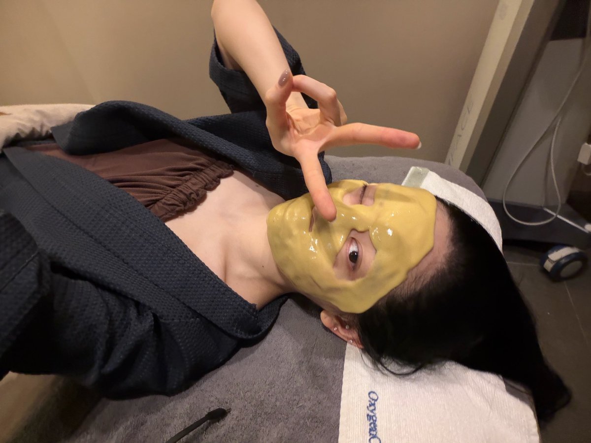 yougmseo's tweet photo. Exactly what my skin deserves, a little weekend reset! https://t.co/dJlMnIeyCk