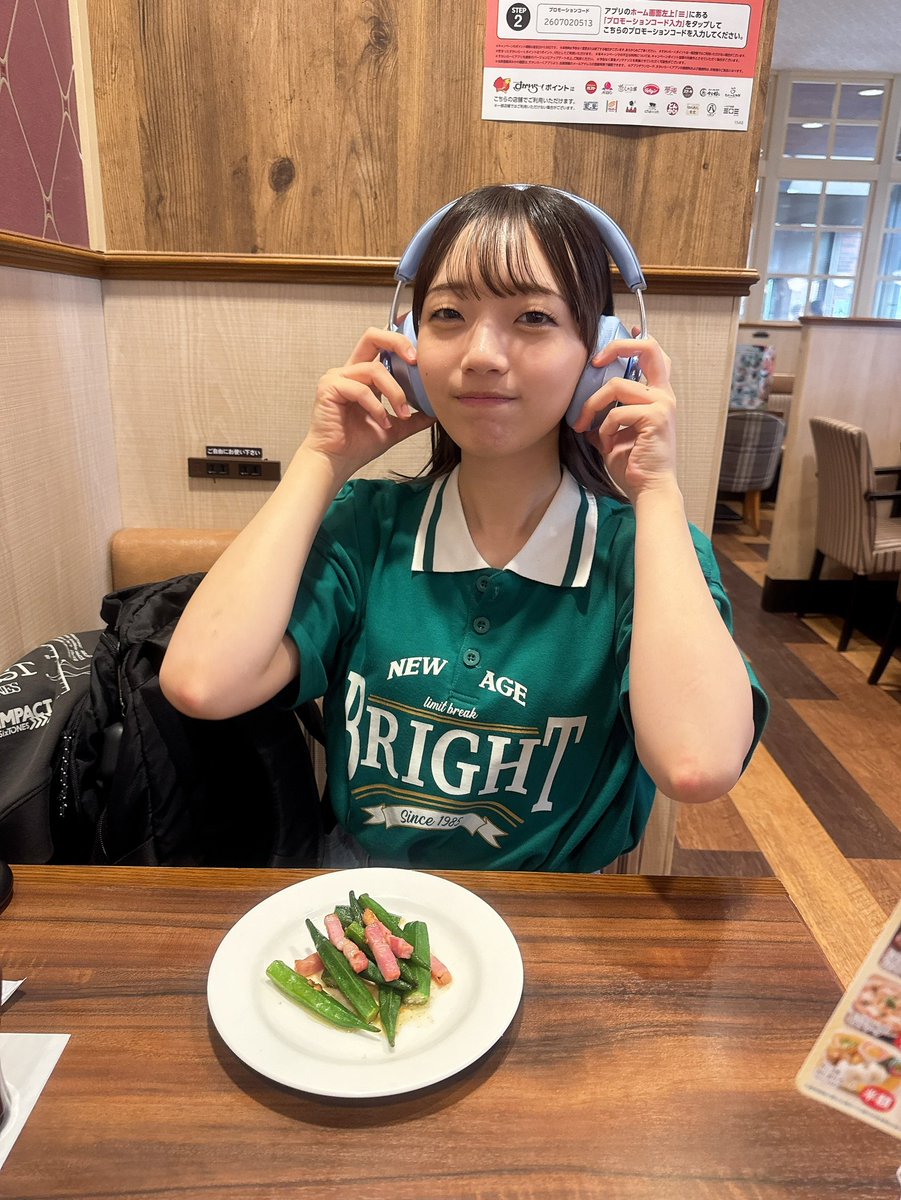 hitomihoumuhara's tweet photo. 三木ひとみ先生の本、多くの方が反応下さって著名な和田秀樹さんを抜いて1位だったみたいです♡ありがとうございます‼
新しいヘッドホン🎧手持ちのが音質は好きだけど、デザインはこんかいぴかいち✨
元ポストと比べると仲良し具合がわかるよ😻（普通のポストなのにインプレッション４万超えてる！） https://t.co/vZIwxHLjMY