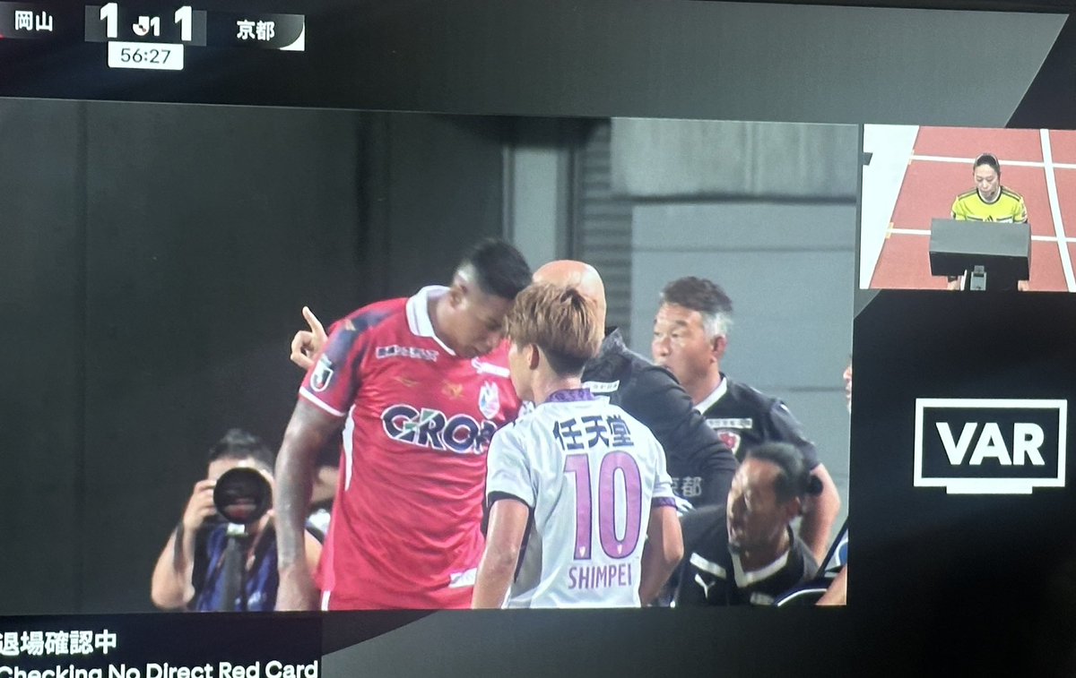 soccernews_euro's tweet photo. 頭当たっただけでレッド草 https://t.co/ZqXrMWmSSH