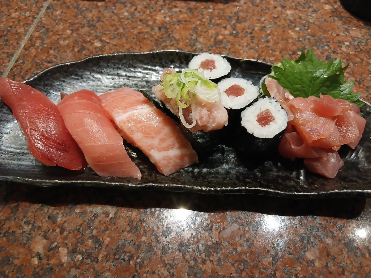 9632_029's tweet photo. 八戸でまぐろとせんべい汁
いただきました😋 https://t.co/Wj0oGZab9M