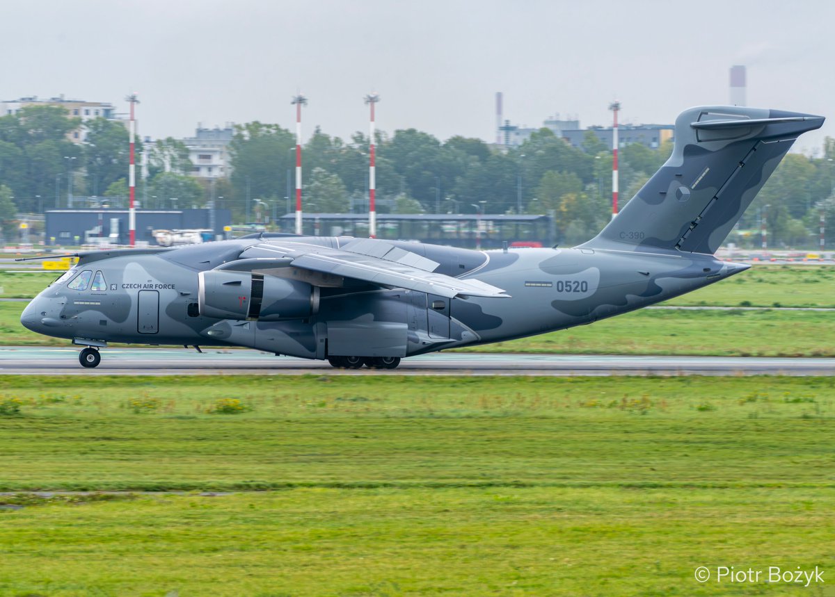 PiotrBozyk's tweet photo. Pierwsza wizyta czeskiego @embraer #C390M (0520) na @ChopinAirport. Ogólnie w tym tygodniu, pojawił się on dwukrotnie w Warszawie👉 https://t.co/SDYek0mYxu 1st visit of the #CzechAirForce #Embraer C-390M (0520) at #ChopinAirport. Overall, it made two visits in #Warsaw this week https://t.co/jWkW3pu8YC
