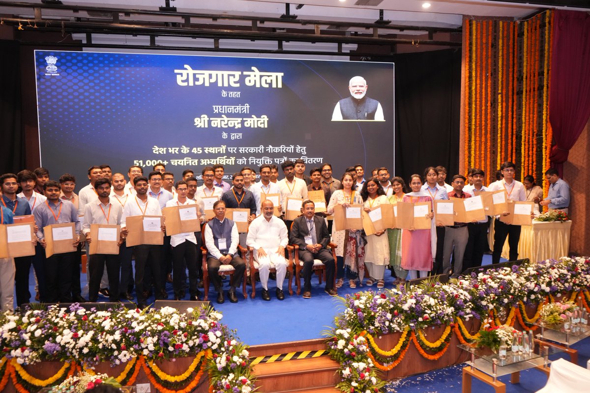 cgstcushyd's tweet photo. 20th Rozgar Mela was conducted by CGST Hyderabad Zone. Hon’ble Prime Minister Shri Narendra Modi @narendramodi virtually distributed offer of appointments to 51000 appointees. In Hyderabad, Hon’ble MoS, Home Affairs Shri Bandi Sanjay Kumar @bandisanjay_bjp distributed the offer of appointment to 90 participants physically. 
#20thRozgarMela
#RozgarMela2026
#ViksitBharat2047
#RozgarMela
@cbic_india