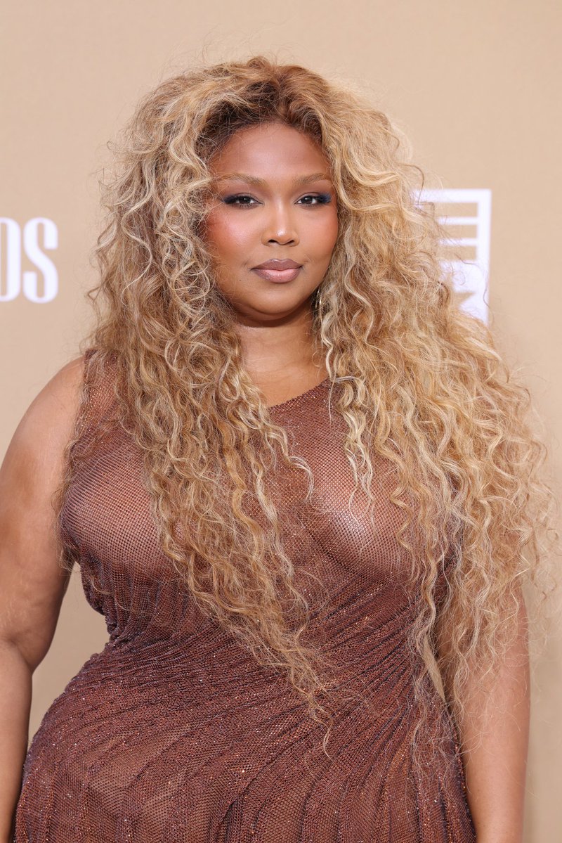 shawn_notsean's tweet photo. @nickimymotherrr Wdym even "Lizzo outmugging you" you....Lizzo has never been ugly don't play-😭 https://t.co/RM8dHEzO9q