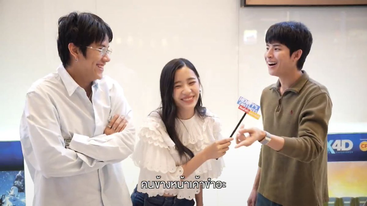 _KatFC_'s tweet photo. A frame of ppl who genuinely care about their acting careers. Of course they’ll show up at movie screenings on their own not just for company money making events https://t.co/Hr7goAiQGW