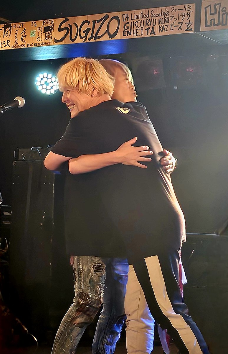 Qi8Og9S9XEKYIR4's tweet photo. お疲れ様でした(  ᐛ )ㅅ( ᐖ  )

お二人の楽しそうに歌い、演奏されるお姿見てると…
顔が綻びます(*^_^*)
♡本当に楽しかったでーす♡

#遠藤正明
#影山ヒロノブ
#BLUERESISTANCE https://t.co/5OGsfk6DIn