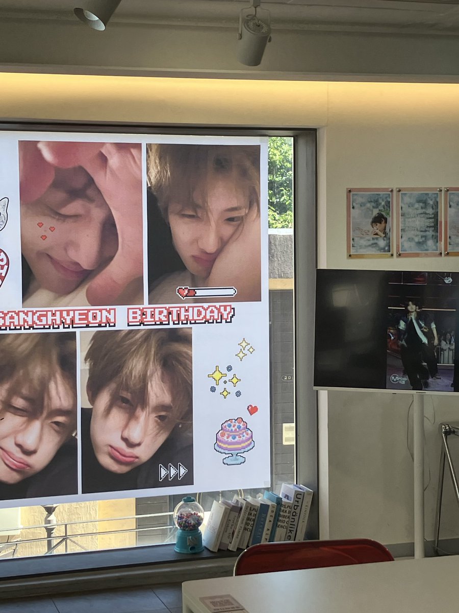sshyeonni's tweet photo. #열아홉_여름을지니며

특전 상품들이 퀄리티가 너무 좋았고 공간도 넓게 잘 구성되어있어서 너무 좋았어요 !

디저트 쿠키도 너무 맛있었고 상현이 사진들도 큼직하게 붙어있어서 너무 만족한 생일카페였어요 ! https://t.co/2TkvhuWx9q