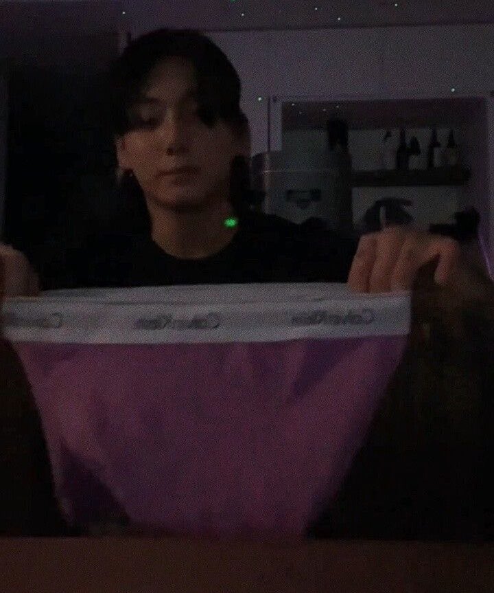 storiesoftk's tweet photo. taehyung.                                jungkook. https://t.co/cWinfusfgq