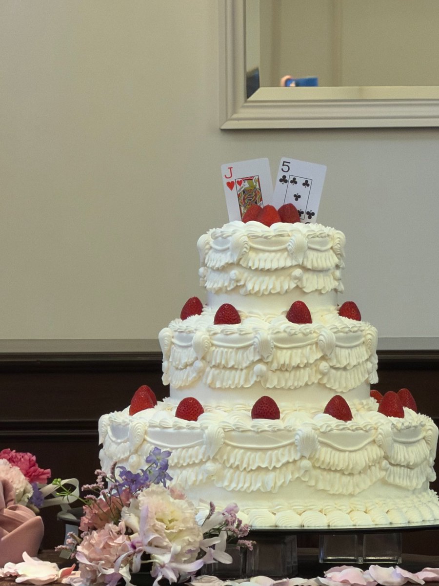 poker_yu_ika's tweet photo. 9/12に結婚式を挙げました💐
そして二次会は大好きな歌留多でやらせていただきました🙌💖
参加してくださった皆さま、本当にありがとうございました🫶
たくさんの方にお祝いしていただき、幸せな1日になりました😭💖
今後とも我々夫婦をよろしくお願いいたします🤲✨ https://t.co/XKFkcqNEZM