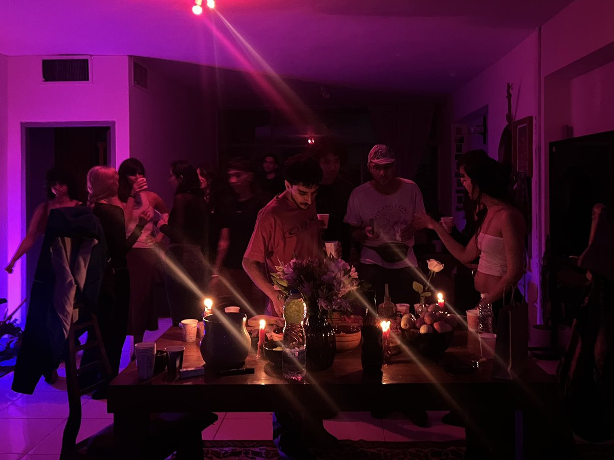 n1ckimk's tweet photo. آخرین جمعه تابستون 🥂✨ https://t.co/6qLcaqfqH1