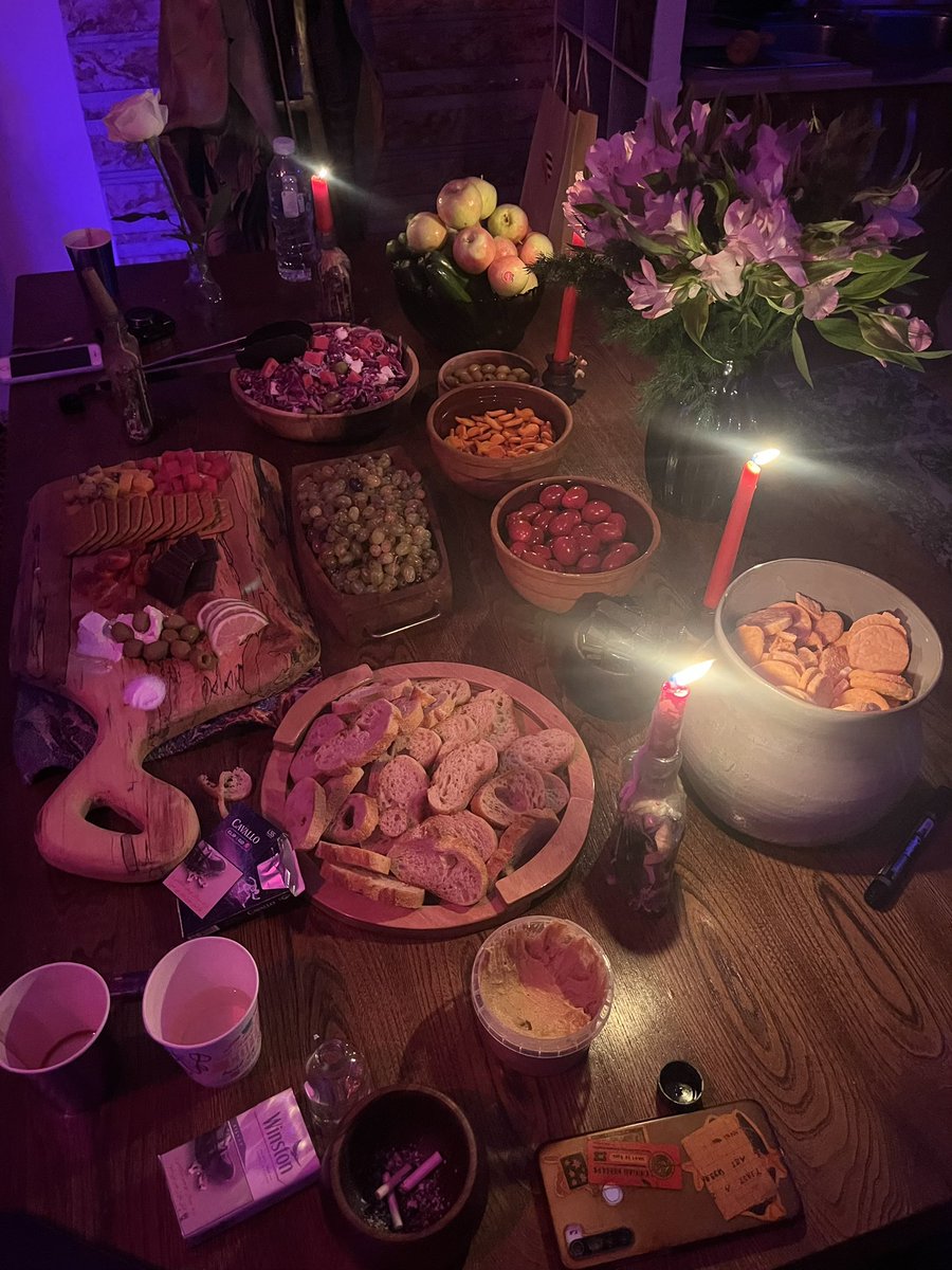 n1ckimk's tweet photo. آخرین جمعه تابستون 🥂✨ https://t.co/6qLcaqfqH1