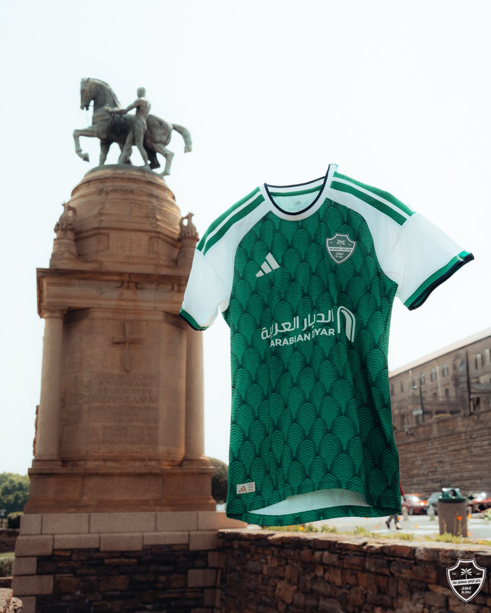 ALAHLI_FC's tweet photo. فـي كل مكــان 🌍
أنت أغلـى شعــار 💚

متوفر الآن في المتجر 😍
🔗 https://t.co/QgK6sW4jCX

#الأهلي_صنداونز | #أغلى_سفير https://t.co/4Mue1SkWsn