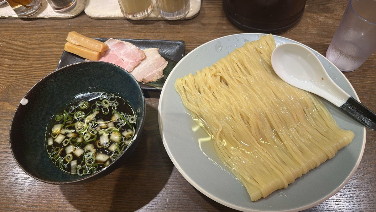tmfs1611's tweet photo. しめにつけ麺。
食べ過ぎかな。 巣鴨　no.6 https://t.co/SqQCafpFIi