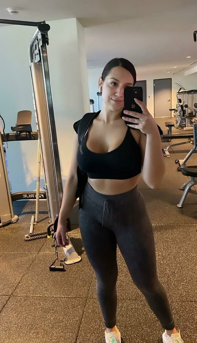 StellahkcAlex's tweet photo. Crushing my fitness goals today. Treadmill and 15lbs kettle bell workout. Just drag myself there for 10 minutes - after that, I'm basically a gym rat. Lol 🏋️‍♀️💪🔥😂👍 https://t.co/qikRkWOvTi