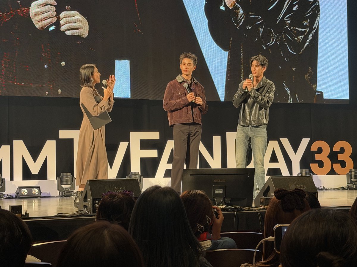 phyee86's tweet photo. After the fan project video, Sea mentioned about the anniversary of our NomNom fandom, and they are grateful that our family has grown bigger.
Happy 4 Year Anniversary !!
JIMMYSEA DAISUKI DESU
#JimmySeaXFanday33inOSAKA
#jimmysea #nomnom https://t.co/QETUuJPEA1