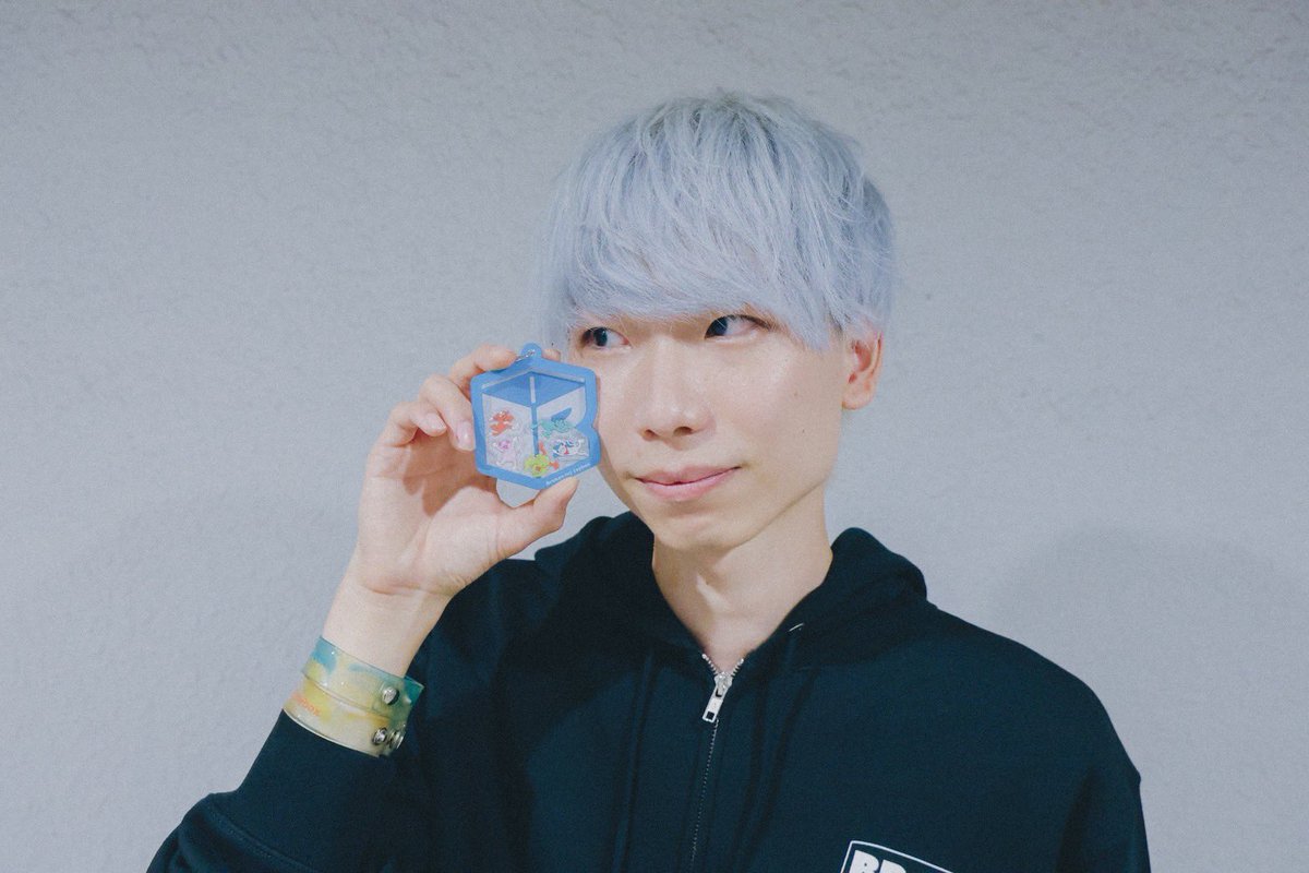 BrokenMyToyBox's tweet photo. ◤🤖Drひろぽん加入記念🥁グッズ解禁🦡◢

9/19(土) @ 恵比寿LIQUID ROOM公演
終演後より会場内にて数量限定で販売開始‼️

🆕「幸福のすべて」しゃかしゃかキーホルダー

キーホルダーを振ると、
メンバーモチーフキャラクターが動き出す⁉️

みんなを引き連れて、街へ繰り出そう🤖🦡

#ブロークン https://t.co/E8TBdNFlBC