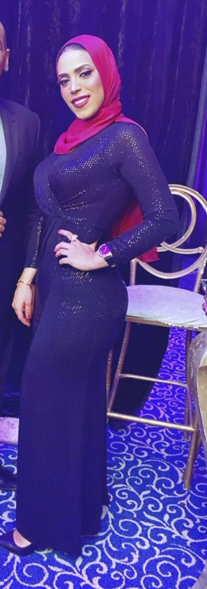 Peter_fash5's tweet photo. تفاصيل فستانها تفاصيل جسمها فستان راسم كل حتة فيها ومبين ادق تفاصيل جسمها هتشوفها وهي لابسة الفستان خارجة هتنح مش هتعرف تفتح بقك بس في حاجة جوا كده اتحركت https://t.co/TnGQoQAEcs