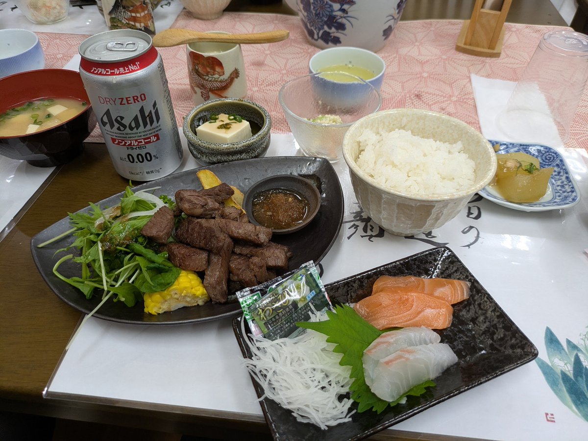 Image for the Tweet beginning: #デイトラ 世羅町DXハッカソン取組中です。

日中はヒアリングからの、
「ドローン操縦中」ベストを着ながらドローンを見守ったあと、
世羅町料理とノンアルコールビールで準優勝しました。

ここからまた作業していきます💻

※ぼくはドローン操縦してません笑 