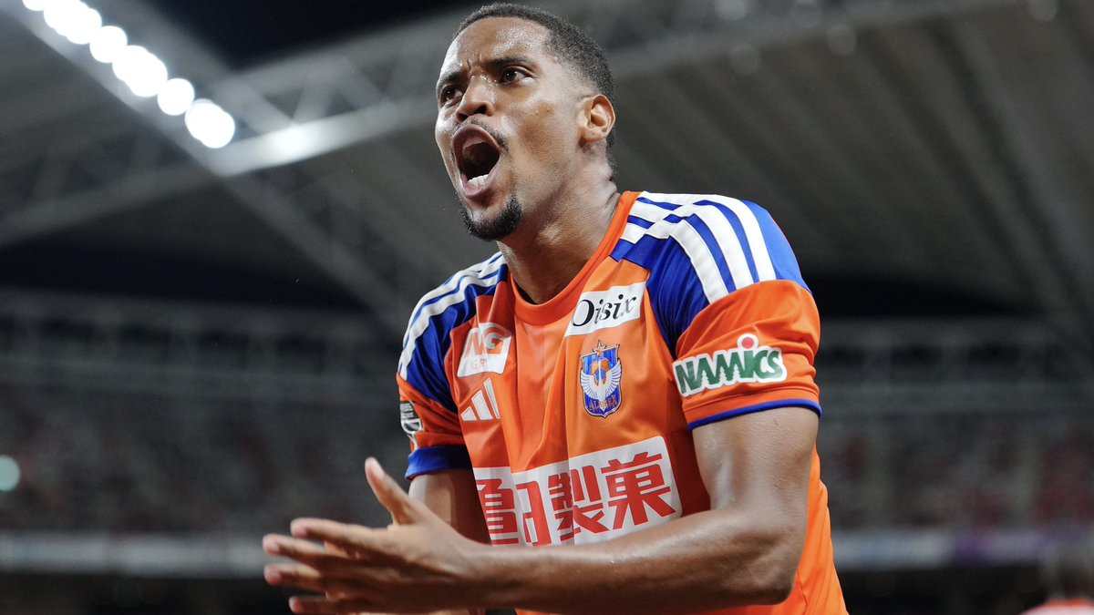 albirex_pr's tweet photo. 🧡🦢💙

#イウリ 選手が追加点⚽✌️
新潟加入後初ゴール🔥
バックヘッドで放ったシュートは、鮮やかな軌道を描いてネットにふあっさー🌬️
新米の季節🌾もっとおかわりを🍚

🧡🦢💙

#DAZN➡️ https://t.co/QxBbnHqsfk
#albirex #アルビレックス新潟 https://t.co/L70sewwRlM