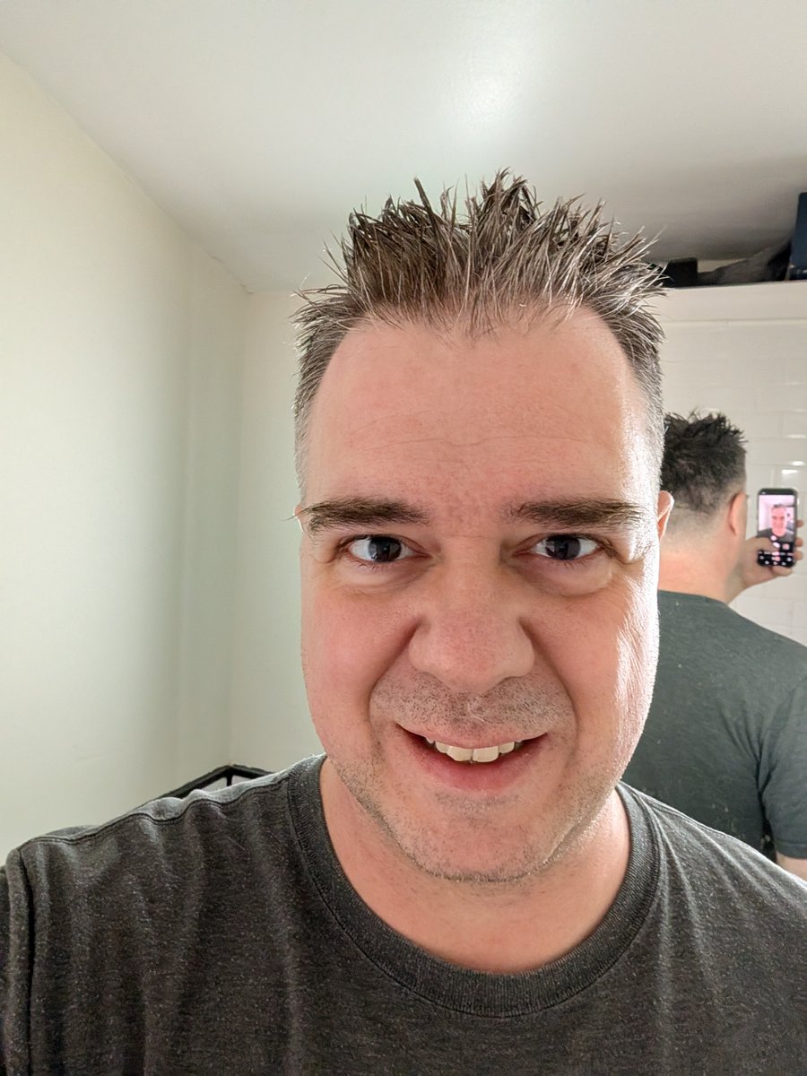 SimonsFinalBoss's tweet photo. Happy Saturday everyone!

I did something drastic today... https://t.co/pwxTZlAZPu