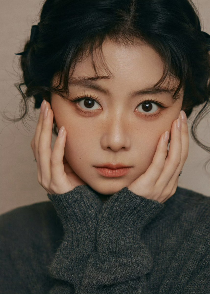adoureyu's tweet photo. How could anyone hate this precious girl? I just wanna protect her from every bad thing in this world.  #tansongyun https://t.co/YLhwcDnokJ