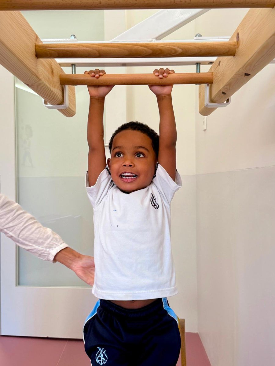 ColeMarillac's tweet photo. Los más pequeños del colegio han estrenado su nueva aula de psicomotricidad.
Un espacio para descubrir su cuerpo a través del movimiento y el juego; para esforzarse y aprender, pero también para ayudarse, celebrar cada logro y crecer juntos.  #colegiosHHCC #EducaciónVicenciana https://t.co/njovTWRIGY