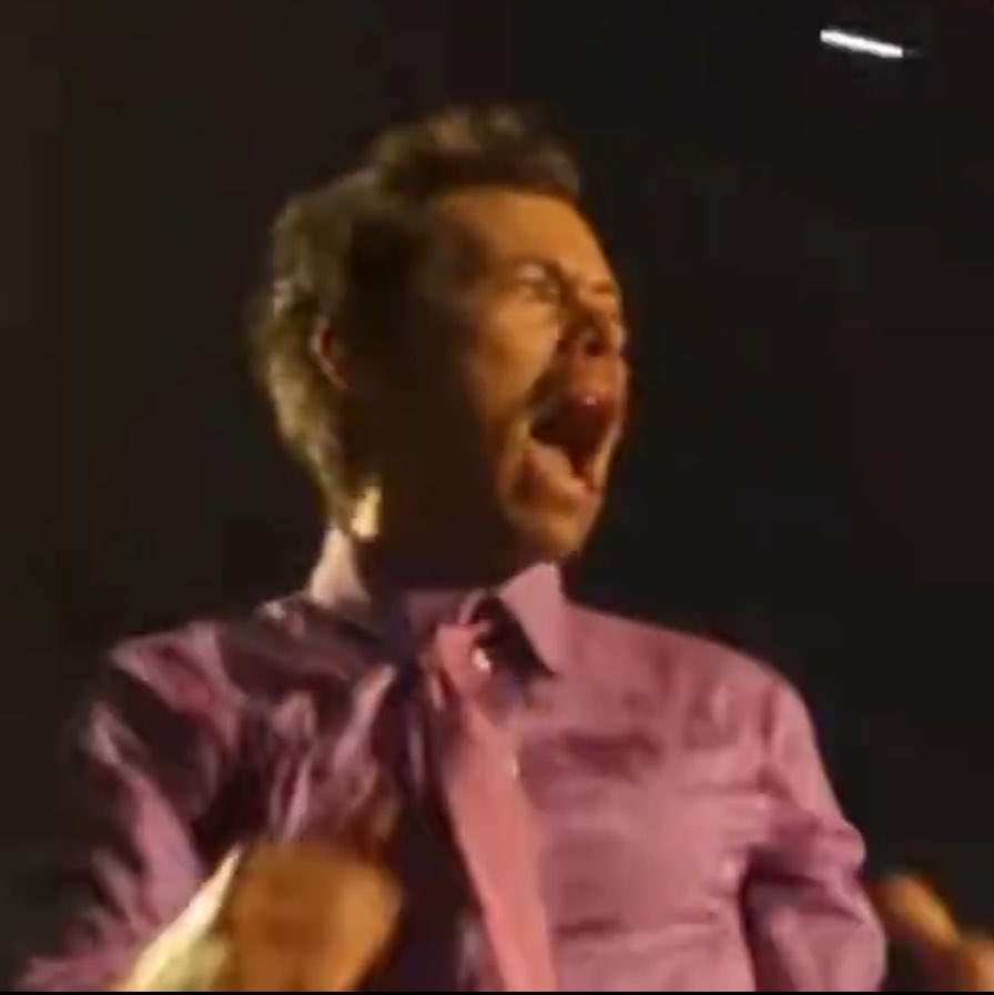 kissingatdiscos's tweet photo. his face realising he dropped the bottle IMMFNRMRJEKRJEJEJ https://t.co/T2UPrG1T47