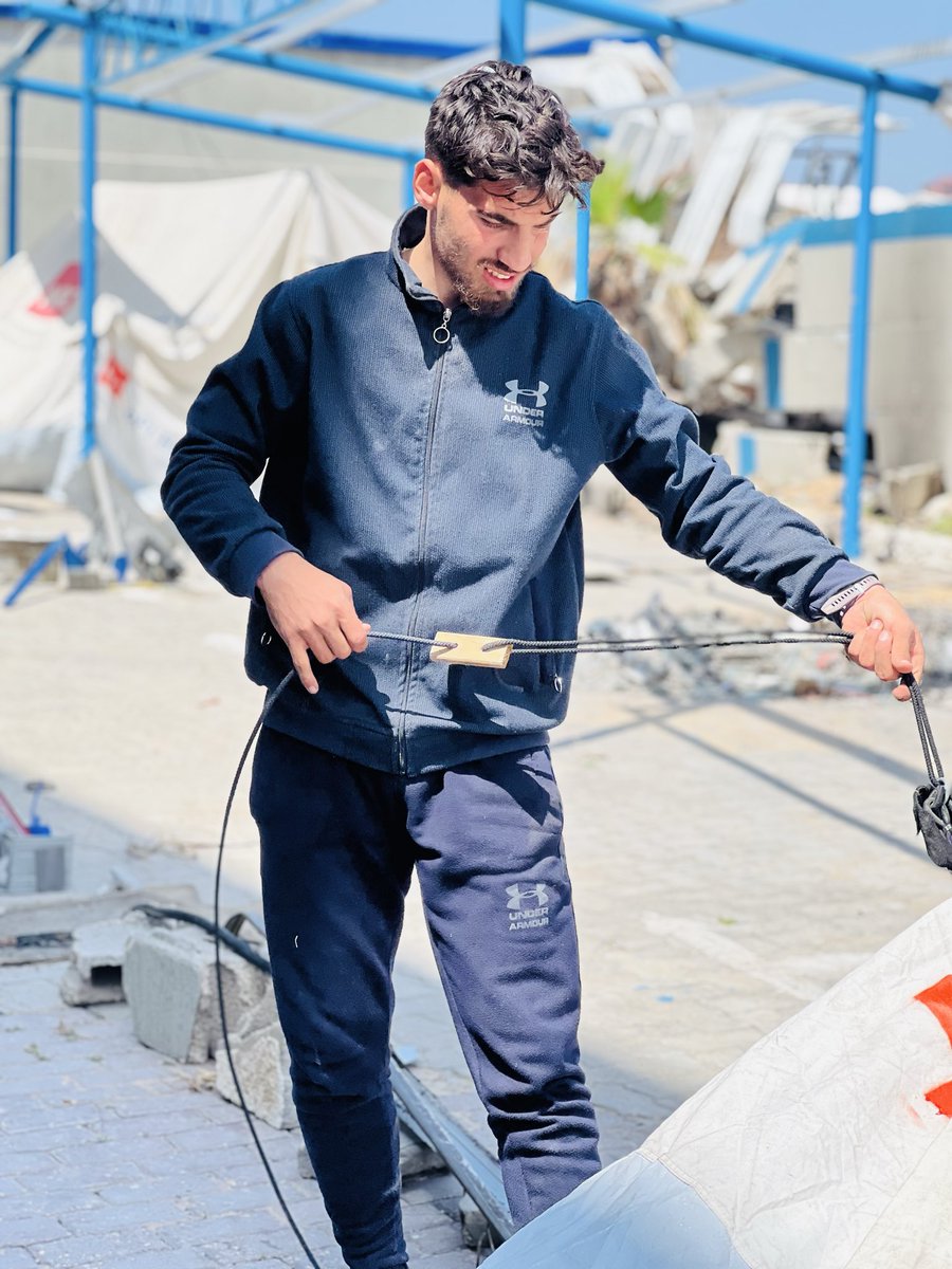 Bayan_Project's tweet photo. 🚨🚨🚨‼️‼️‼️
Setting up my tent with my own hands, trying to build a shelter for my family amidst displacement. Without income or aid, I need your support for our basic needs via Binance USDT.🙏🙏🙏😢😢😢
—————
Sürekli göçün ardından aileme bir sığınak kurmak için çadırımı kendi ellerimle kuruyorum. Gelirim ve yardımım yok; temel ihtiyaçlarımız için Binance üzerinden desteğinizi bekliyorum.🙏🙏🙏😢😢😢