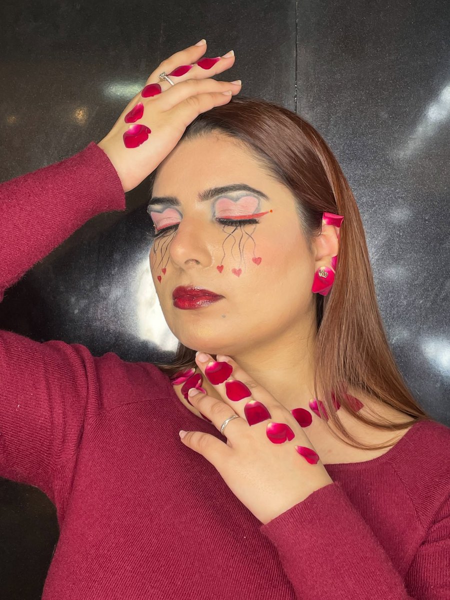 FernandoRi1wpv's tweet photo. She blooms even after the storm. Follow @vlcc_schoolofbeauty_pitampura and @glambysamridhi. In frame: @tdm_themagictouch. https://t.co/7CDFLos2eJ