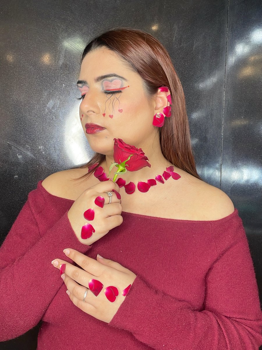 FernandoRi1wpv's tweet photo. She blooms even after the storm. Follow @vlcc_schoolofbeauty_pitampura and @glambysamridhi. In frame: @tdm_themagictouch. https://t.co/7CDFLos2eJ