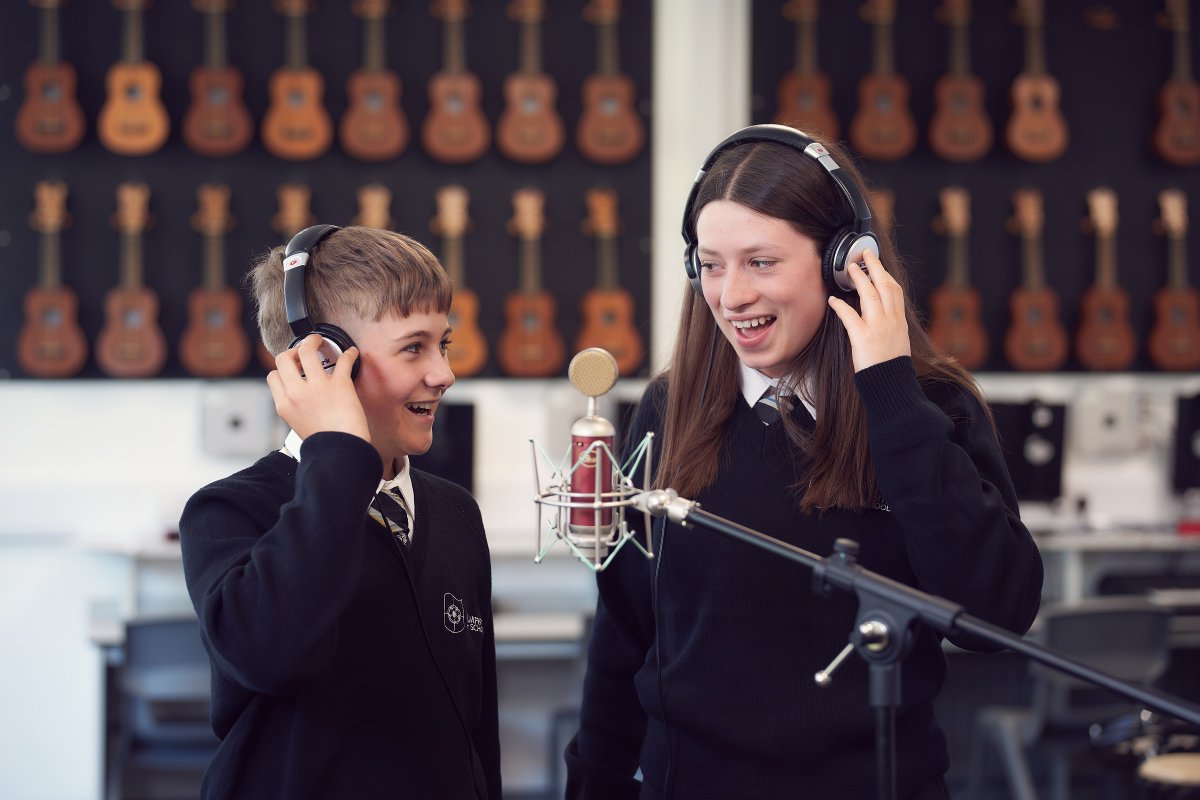 LeedsNews's tweet photo. Find out why happy pupils make good learners at high school with traditional values and modern facilities
#Ad @holmfirthhigh #School #OpenEvening #Education #Holmfirth #Huddersfield #Yorkshire #2027Admissions
https://t.co/GsrqUReuJD https://t.co/myT61gOq9O