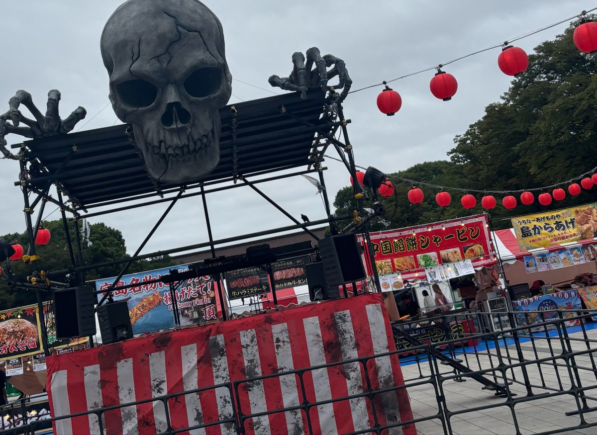 yuuuumts's tweet photo. テープカットの手袋はめる時に歓声が上がって、他の出演者さんが え？手袋してるだけで？ｗｗｗてガヤガヤしてる中でも我関せず黙々と手袋はめてた中丸さんが世界で1番かっこよかった👺 https://t.co/CJDNby3K4w