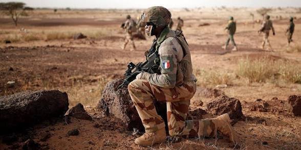 RussafriqueTv's tweet photo. Pauvre AES ! La France était au Mali, jamais les djihadistes n'ont pu approcher la région de Bamako. Grâce aux Russes, même Kati est devenu leur jardin... https://t.co/BKSwA9h15C