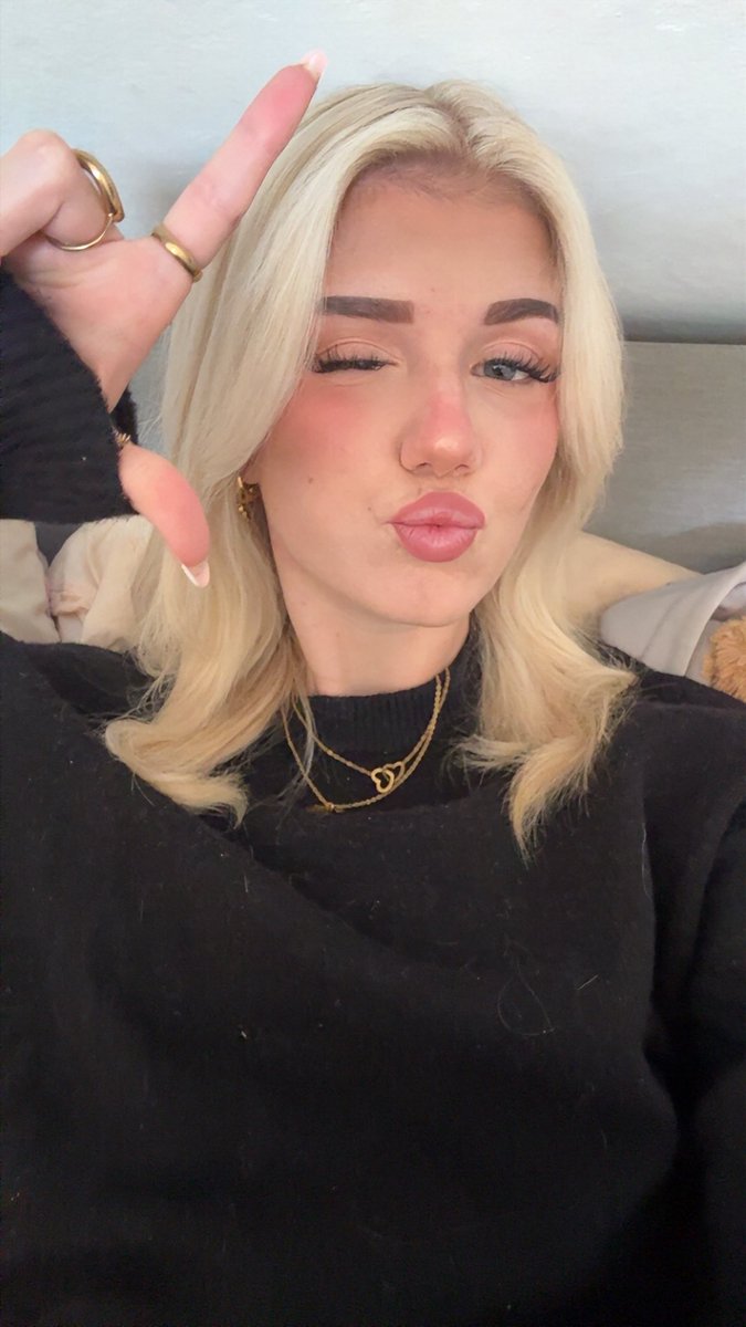 Anna0Anna0q's tweet photo. Goedemiddag sukkels 😘 
Begin je weekend goed door te zenden voor m’n lunch ;)
Of ben je niet waardig genoeg?

Wil je mij alsjeblieft € 13,00 betalen voor 'Lunch' via https://t.co/iiZ4cGiCJs

Findombe findomde findom femdomnl femdomde femdombe https://t.co/nHax0bcHFY