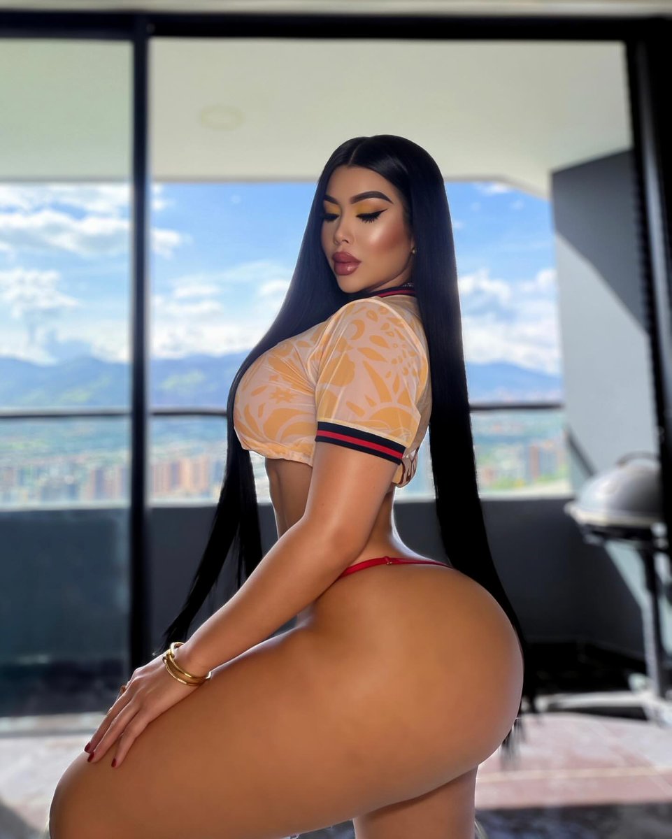 yostagramx's tweet photo. Ana Zabala es una destacada modelo colombiana originaria de Medellín. En sus perfiles combina tendencias de baile y sesiones fotográficas que muestran su faceta como modelo e influencer de moda. https://t.co/XHzPaEhjE1