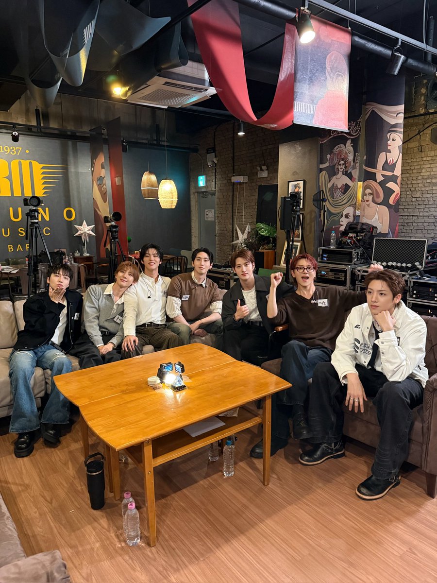 CUBE_PTG's tweet photo. [📸] @ #클럽곡소리

자우림 선배님표 겁쟁이라니!! 🫨
펜타곤 10쨜 파티 열어주셔서 감사합니다🎂💙

#펜타곤 #PENTAGON
#겁쟁이
#PENTAGON_10th_Anniversary https://t.co/79o9i10L07