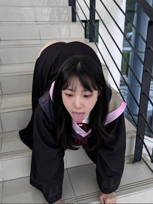 dawn96od6's tweet photo. 穿成这样在学校露出被学弟发现了会不会被凿啊 #女大学生 #骚逼 #反差 https://t.co/DMeJ3mJbhr