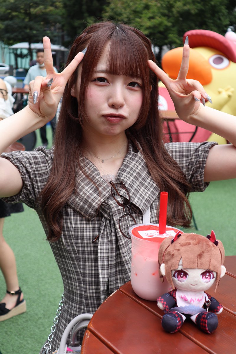 tomohiro6821's tweet photo. みかしゅん撮影会

春宮ゆめちゃん

きゅるるんピンクのいちごミルク🍓🍼
ゆかぴたんとゆめぴたんのツーショ
可愛く撮れて満足です🙌🩷

銅像のおじさんも盛れてる😆www

＃ゆめちゃんえらい���さん
＃みかしゅん https://t.co/0FItb4wEqZ