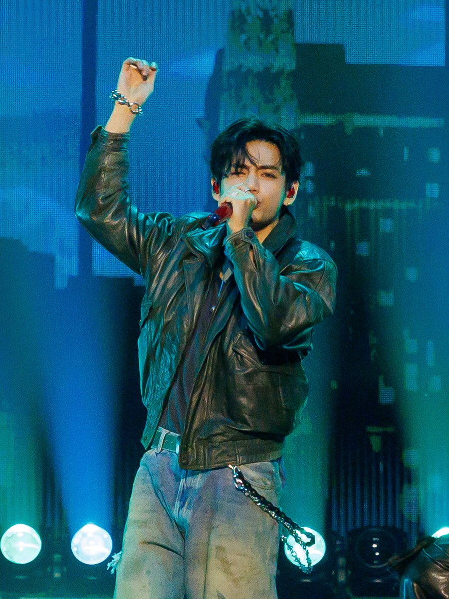 LEMMY_LOVE_BTS7's tweet photo. "Kim Tachyung Steals Hearts with His Effortless Charm"
TAEHYUNG AT IHEART FESTIVAL
ICONIC SHOWSTOPPER V
#VxiHeartRadioMusicFestival
#TaehyungxiHeartFestival2026
🔗https://t.co/mq8Ad00yTU https://t.co/N1bhFWswrS