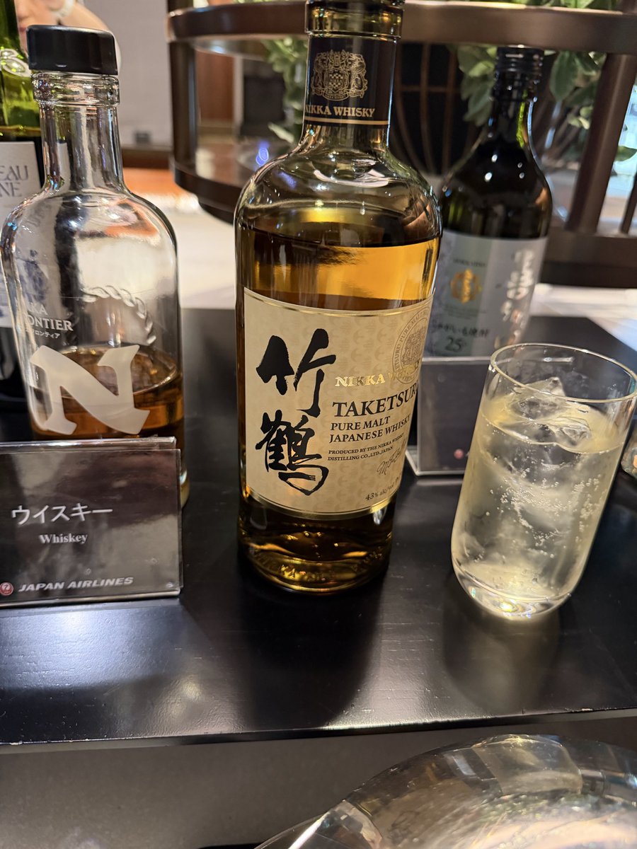 ultradeity0615's tweet photo. 新千歳空港のラウンジといえば、やっぱり竹鶴ハイボール🥃 https://t.co/m0ZKoYLBu0